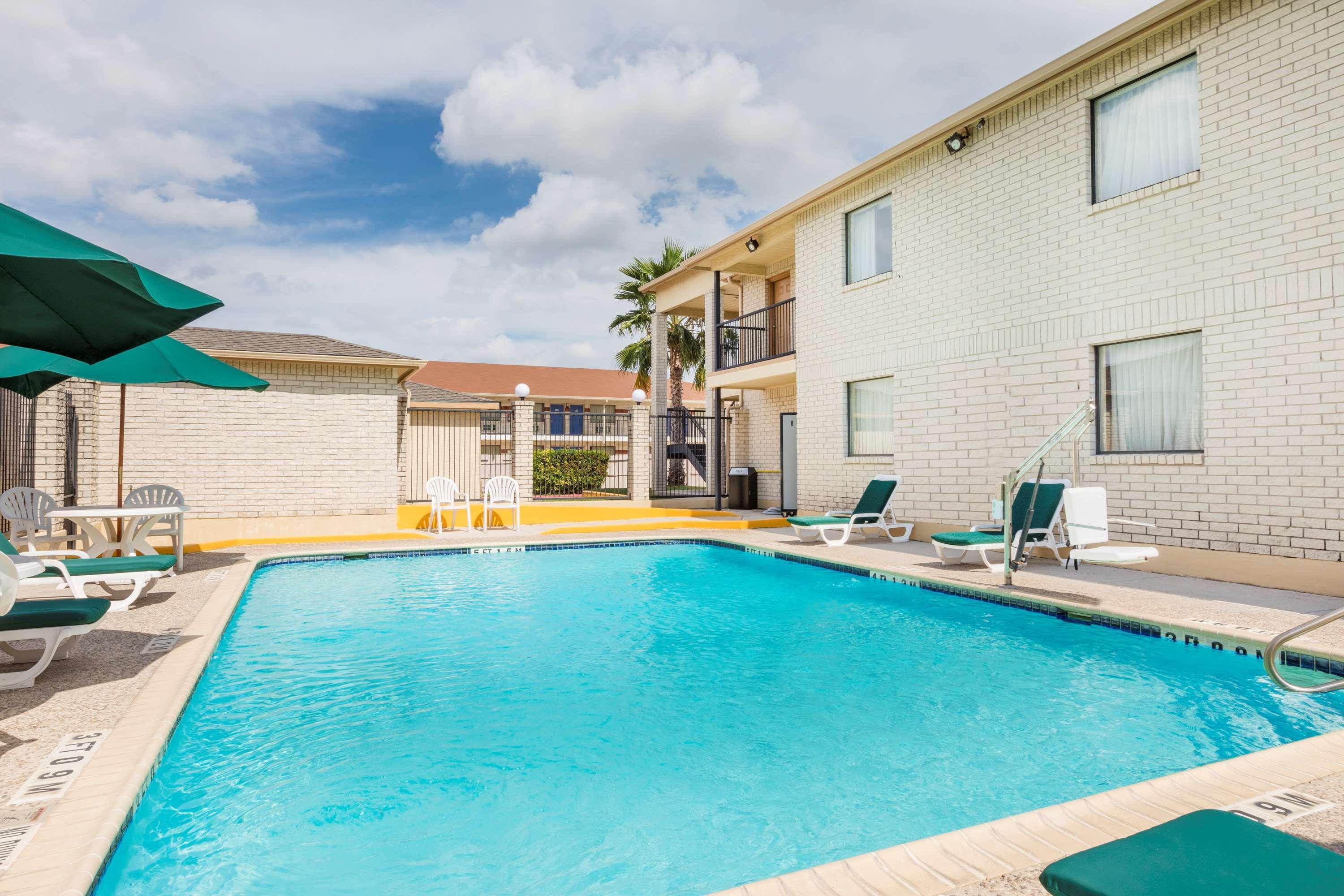 Motel Super 8 By Wyndham San Antonio At I-10 Esterno foto